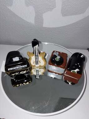 Cracker Barrel Musical Instruments Mini Salt & Pepper Shakers Set